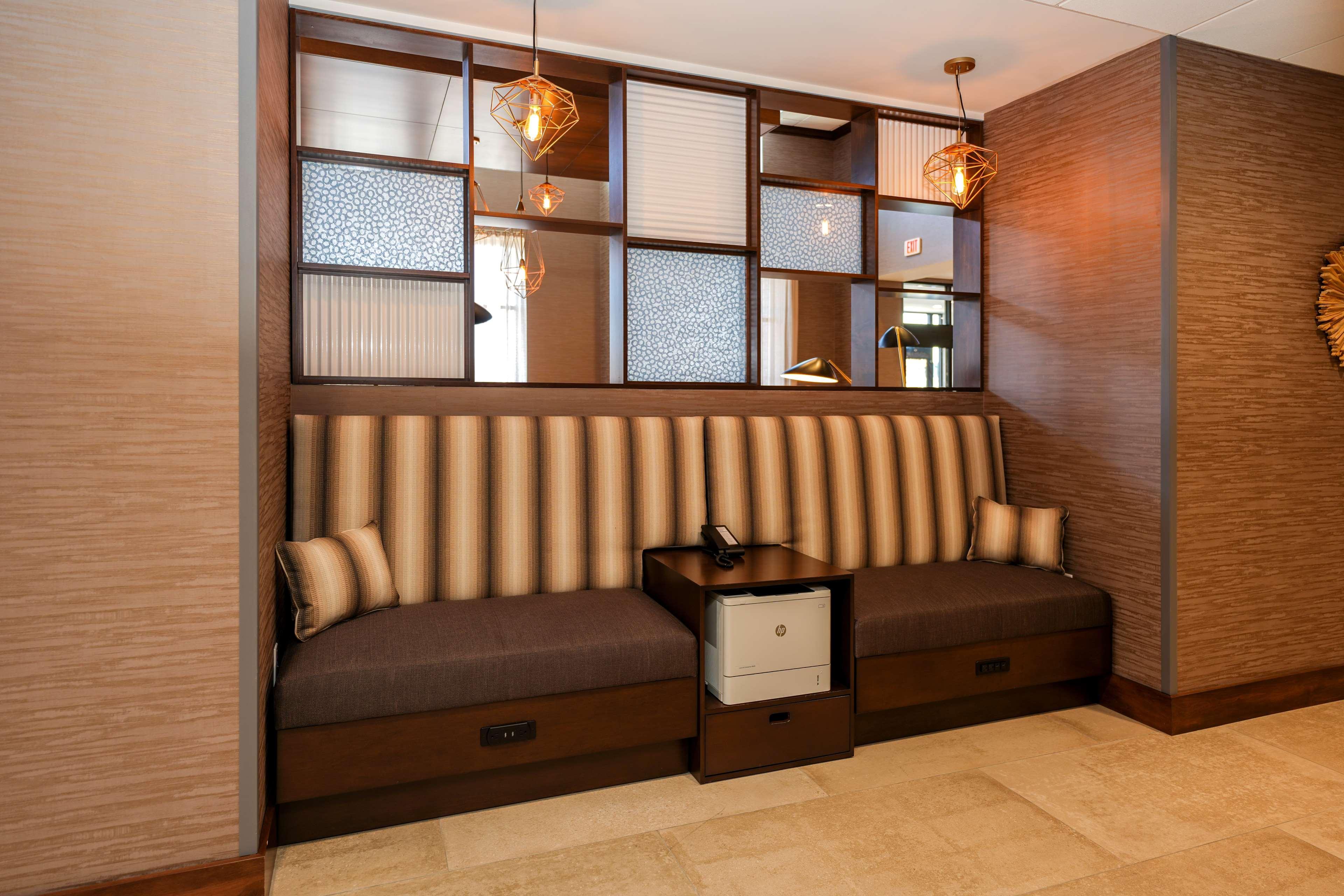 Hampton Inn&suites South, Co 3*