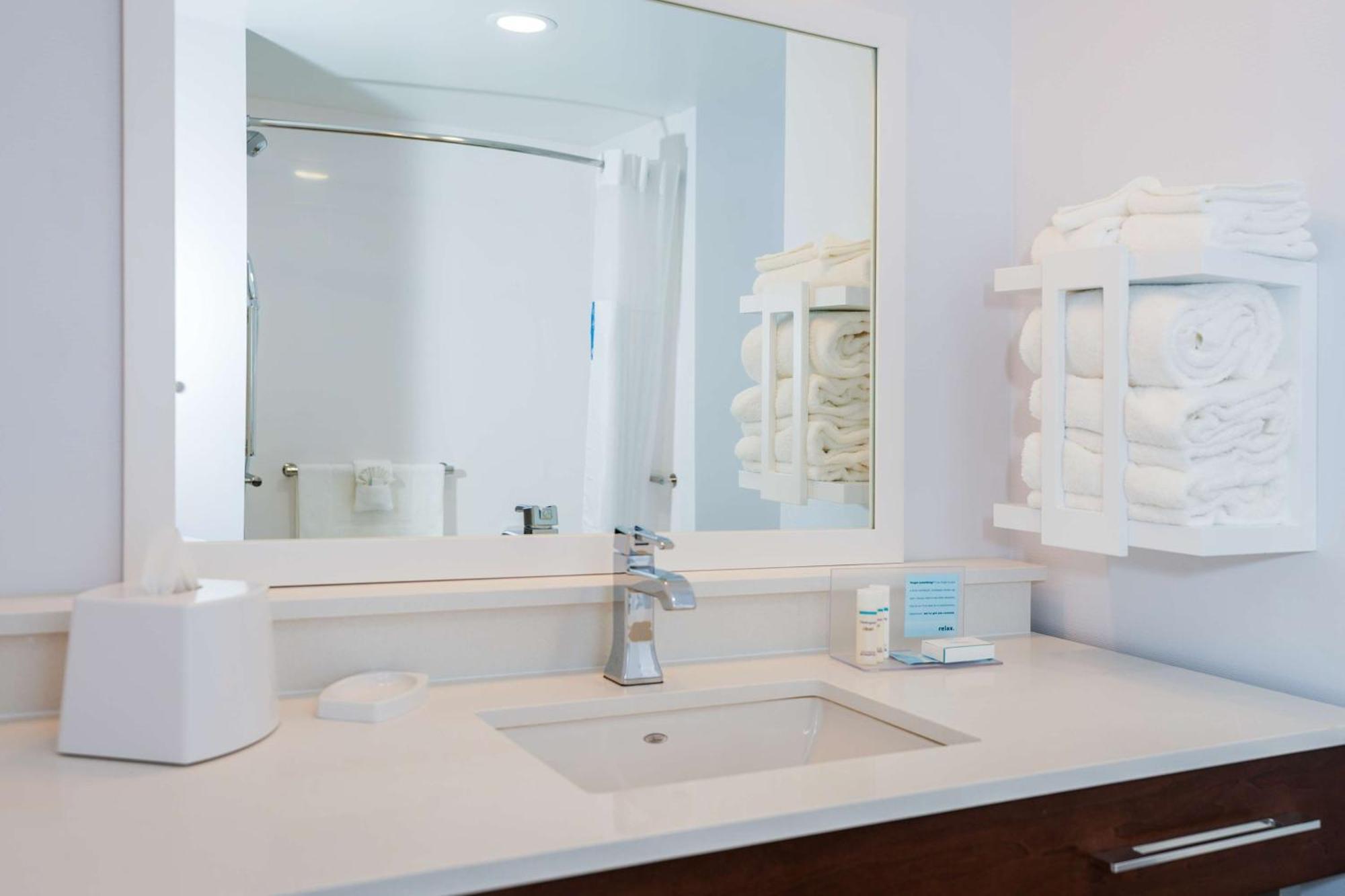 Hampton Inn&suites South, Co Hotel