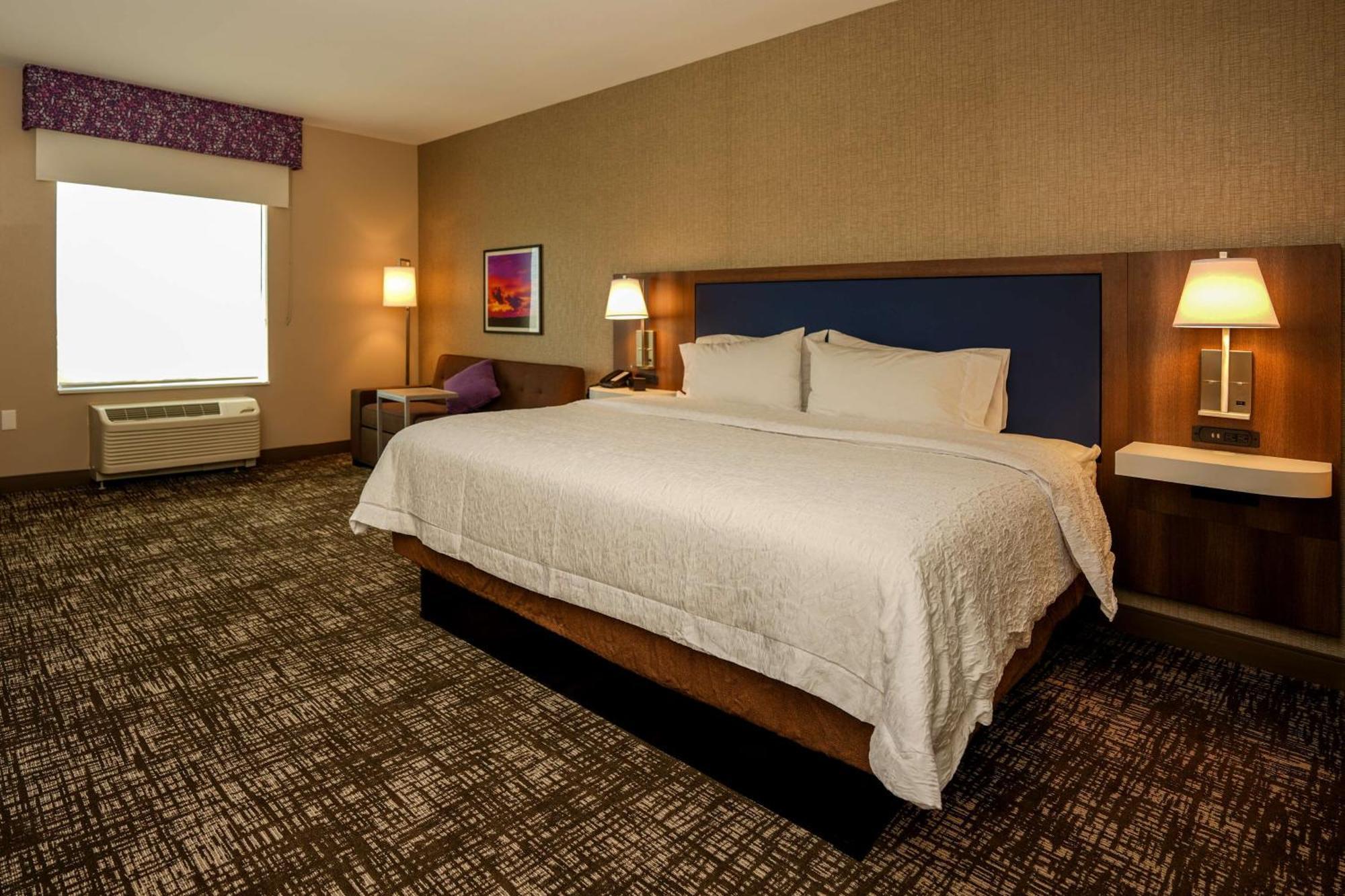 Hampton & South, Co Hotel